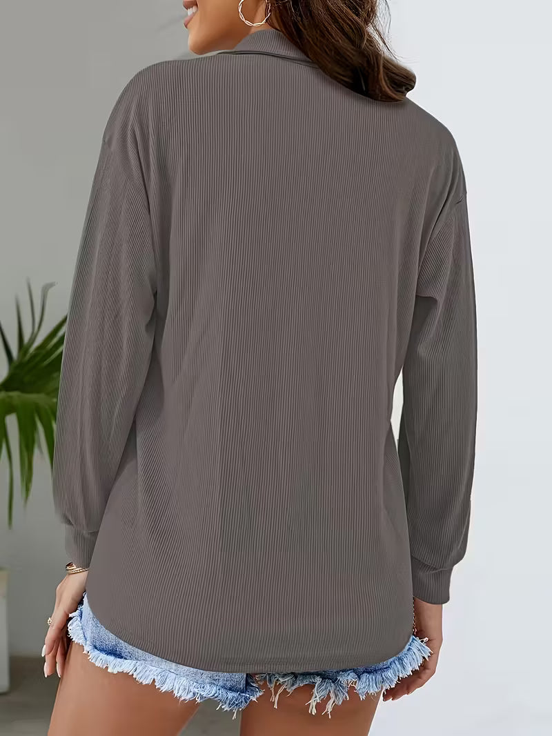 Lia - Essential Button Sweater